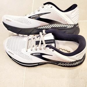 Brooks Adrenaline GTS 22 Running Shoes Women's Size 9